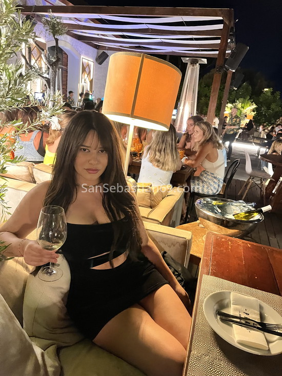 Alejandra, brasileña. 642434492. Citas en SAN SEBASTIÁN, SAN SEBASTIÁN. www.sansebastian69.com.
