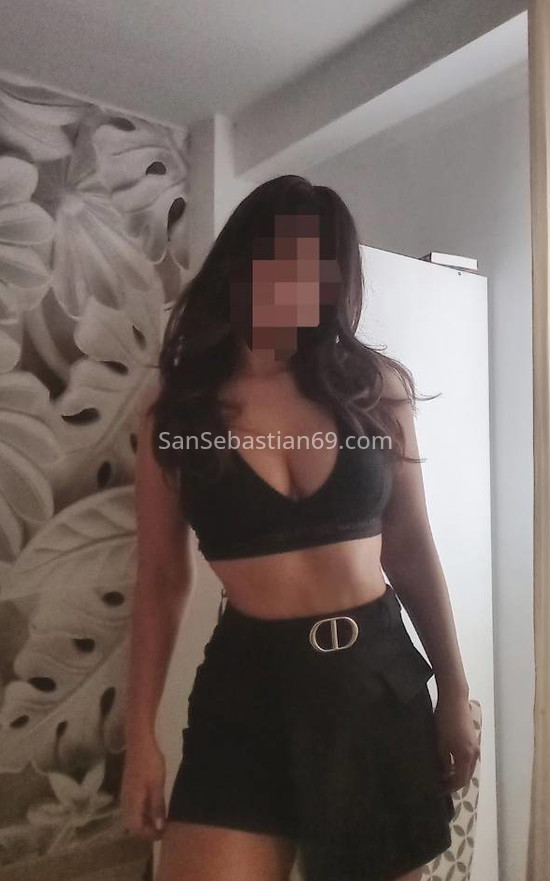 Martina, joven morena. 631884889. Citas en SAN SEBASTIÁN, SAN SEBASTIÁN. www.sansebastian69.com.