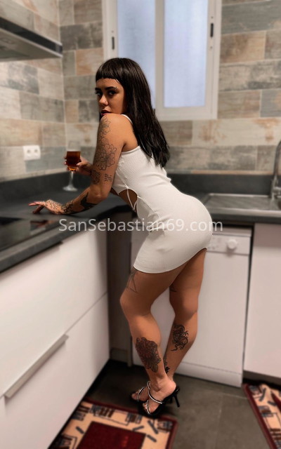 Jessi, modelo tatuada. 613200341. Citas en SAN SEBASTIÁN, SAN SEBASTIÁN. www.sansebastian69.com.
